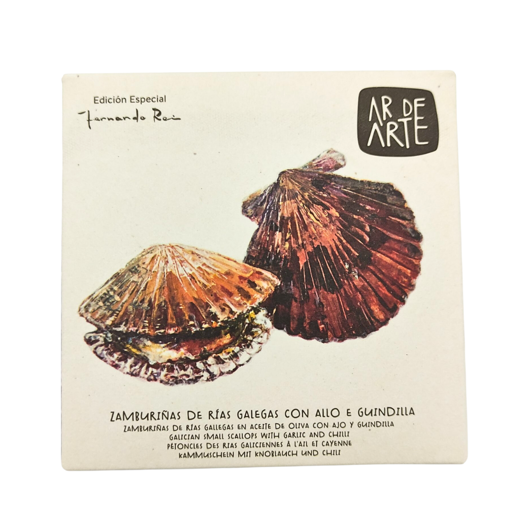 A box of Ar de Arte Galician scallops in olive oil with garlic and chili, featuring artistic shell illustrations on a minimalist cream background. This gourmet seafood tin highlights traditional Spanish flavors and artisanal presentation.
